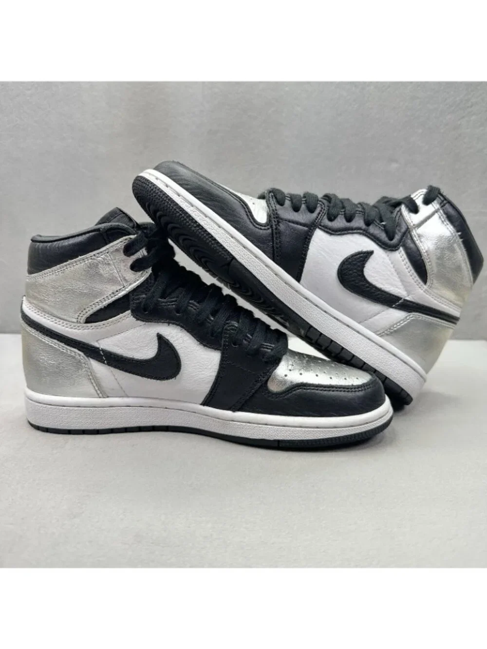 Womens Size 6 Nike Air‎ Jordan 1 Retro High Silver Toe Shoes Metallic Sneakers